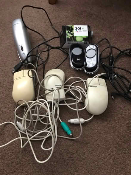 Photo of free Computer bits (Grays RM17) #1