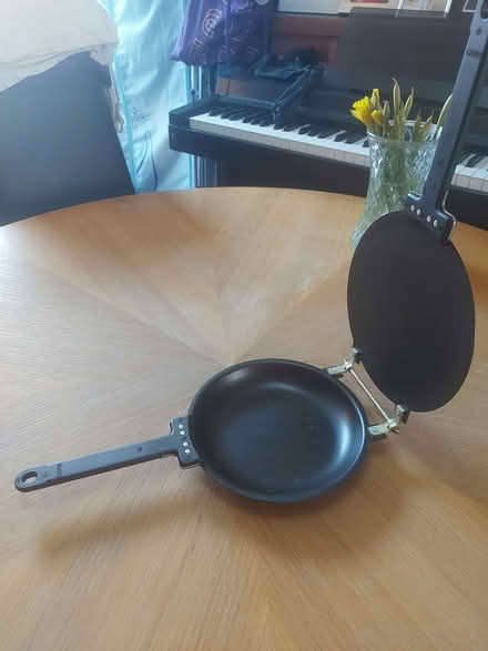 Photo of free Small omelette(?) pan (Mill Rd area NN8) #1