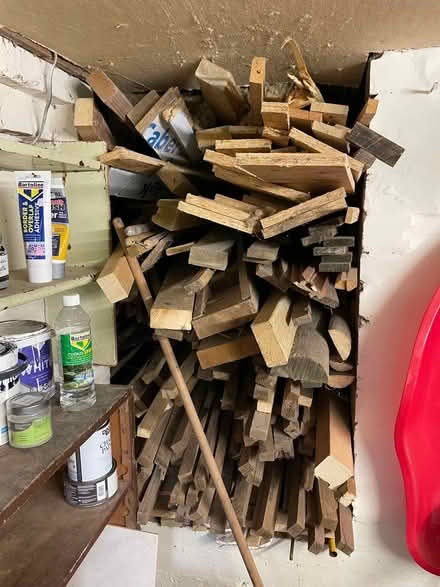 Photo of free wood ideal for burning (Hazler SY6) #1