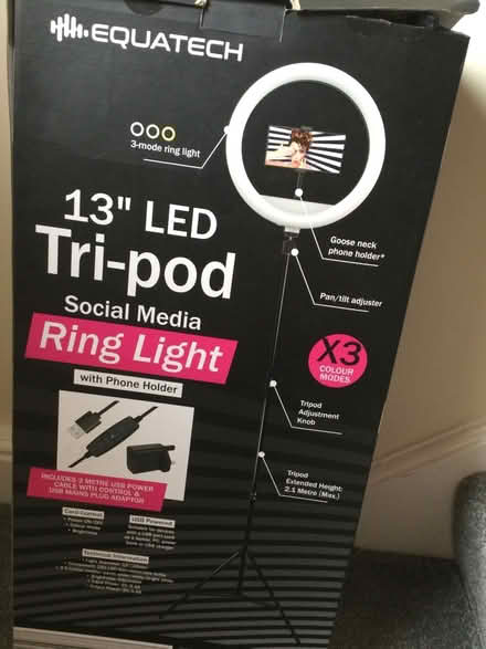 Photo of free Ring light and tripod (Bromborough CH62) #1