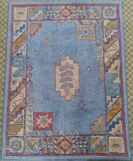 Photo of free Rug - good condition (Amersham Common HP7) #1