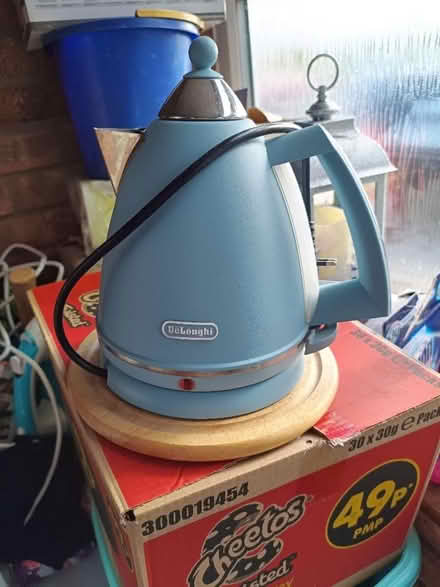 Photo of free Delonghi electric kettle (Brigg DN20) #1