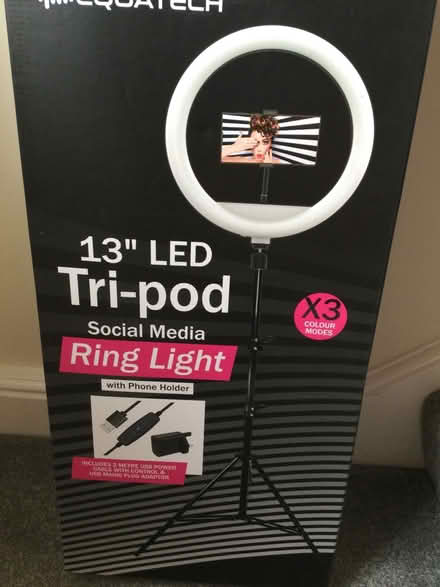 Photo of free Ring light and tripod (Bromborough CH62) #2