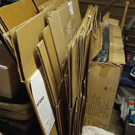 Photo of free Packing boxes and paper (HP10) #1