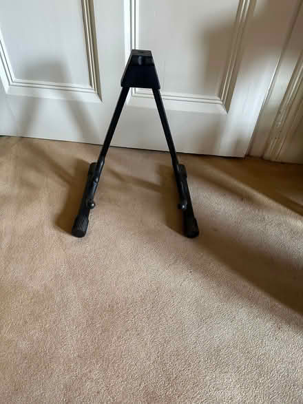 Photo of free guitar (Putney SW15) #3