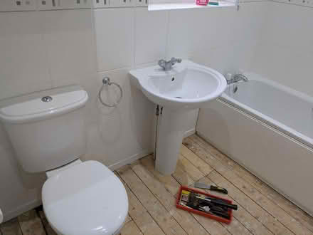 Photo of free Full White Bathroom Suite (Market Harbourough) #1