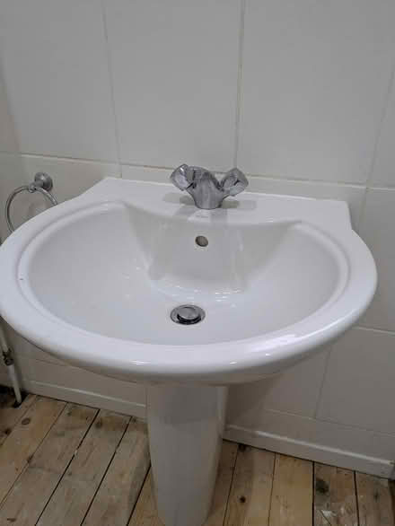 Photo of free Full White Bathroom Suite (Market Harbourough) #2