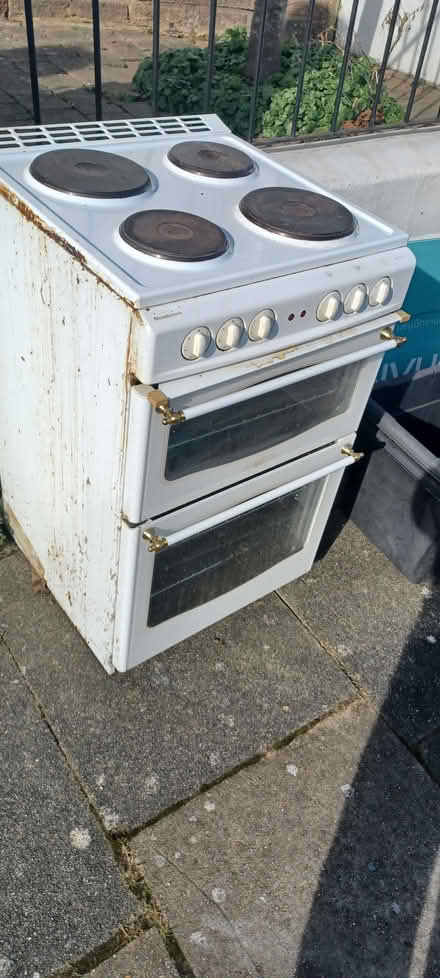 Photo of free Old 'Newhome' Electric Cooker (Dyke Road area BN1) #1