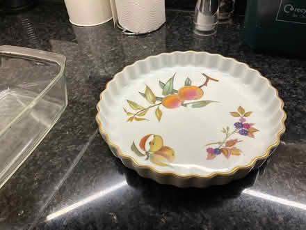 Photo of free Quiche dish & Pyrex dish (Ox1 4ss) #2