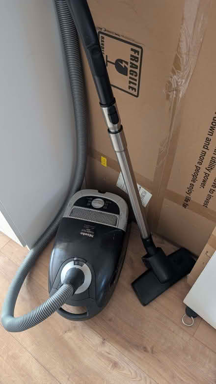 Photo of free miele vacuum cleaner (Mill Hill, The Hale HA8) #3