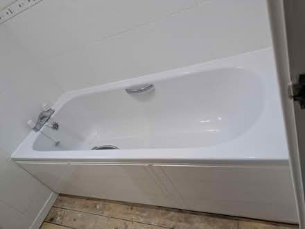Photo of free Full White Bathroom Suite (Market Harbourough) #3