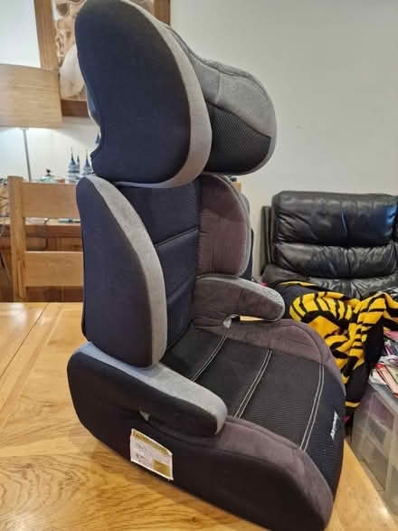 Photo of free Light weight car seat and booster (Brentwood CM13) #4