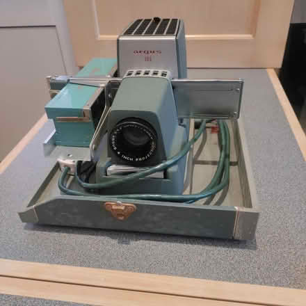 Photo of free Vintage slide projector (Beckenham BR3) #1