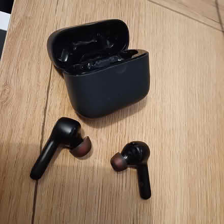 Photo of free Earphone (Petts Wood BR5) #1