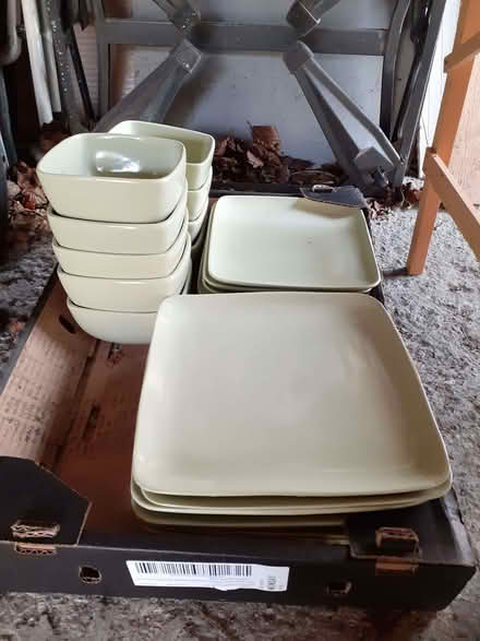 Photo of free 8 setting green dinner sevice (Yanwath CA10) #1