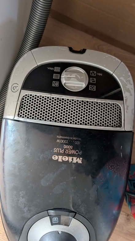 Photo of free miele vacuum cleaner (Mill Hill, The Hale HA8) #2