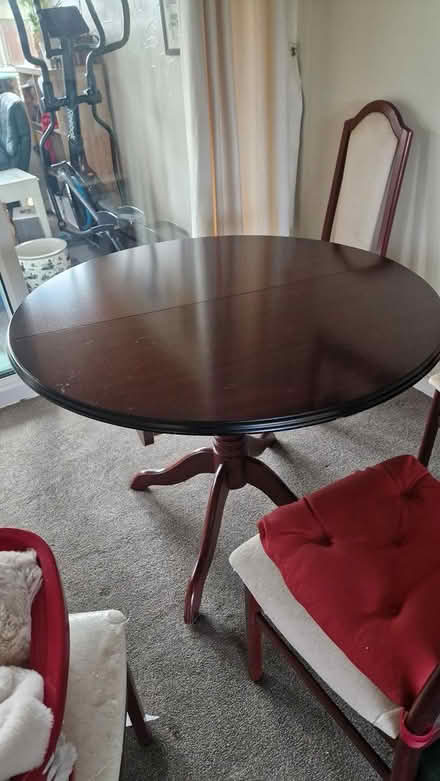 Photo of free Extendable table and 5 chairs (Coxheath ME17) #1
