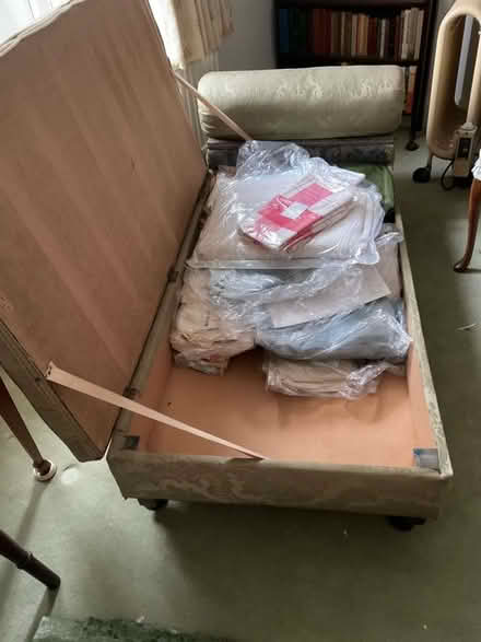 Photo of free Upholstery project chaise lounge (Markyate AL3) #3