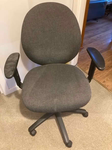 Photo of free Office chair with arms (Winter's Bridge KT7) #2