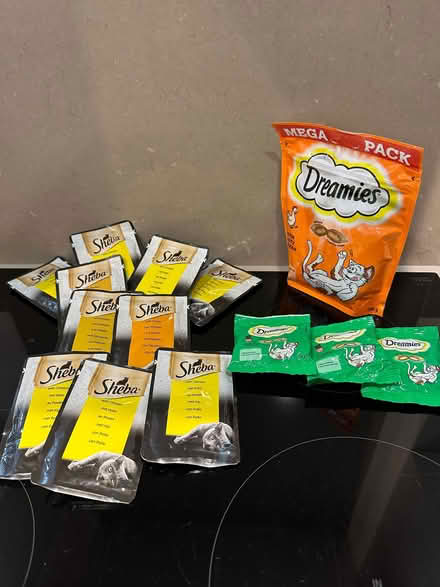 Photo of free Cat food, 2 cat litter trays and 3 fleece cat blankets (Woodford SK7) #2