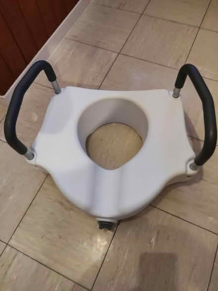 Photo of free Raised toilet seat and box (The Folly BN7) #1