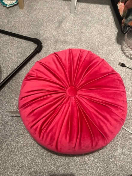 Photo of free Round cushion (W7) #1