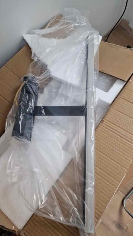 Photo of free Wall light to hang over mirror (Epsom KT17) #1