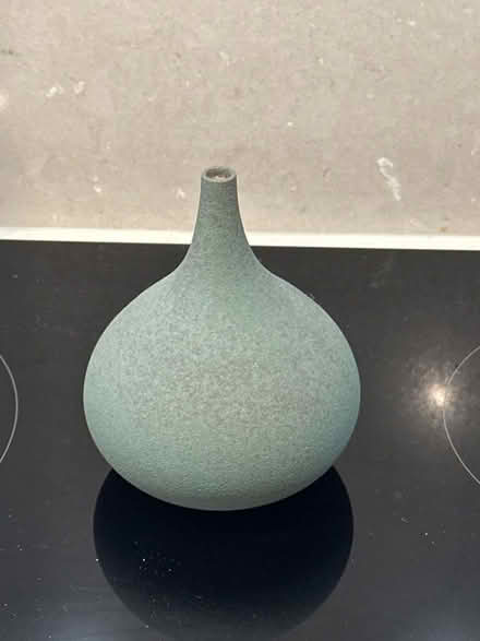 Photo of free Small bud vase (Woodford SK7) #1