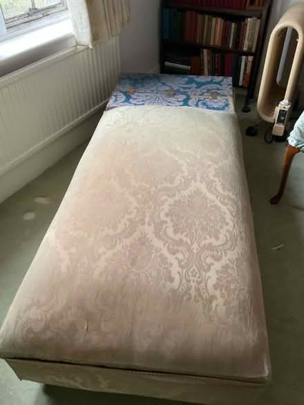 Photo of free Upholstery project chaise lounge (Markyate AL3) #1
