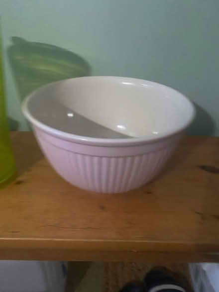 Photo of free Large mixing bowl (CH43) #1