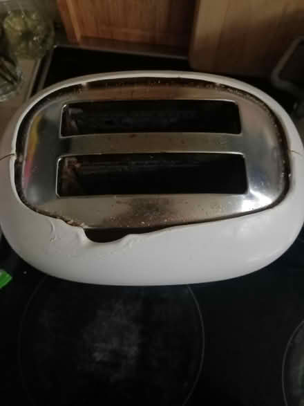 Photo of free toaster (Kingsholm GL1) #4