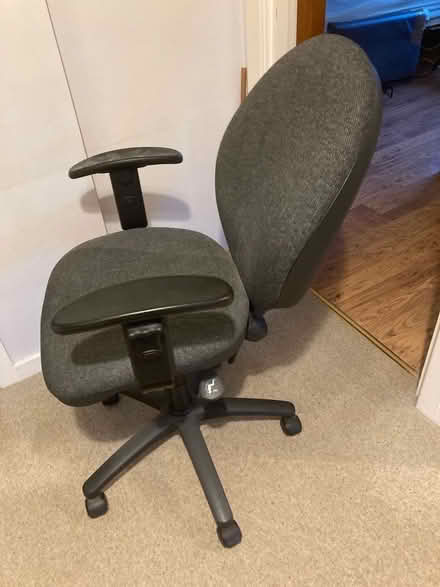 Photo of free Office chair with arms (Winter's Bridge KT7) #1