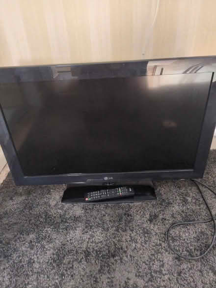 Photo of free LG 32" TV (not smart) (East Kilbride G75) #1