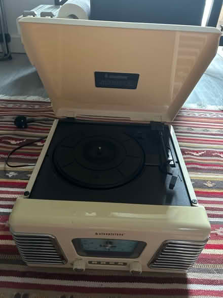 Photo of free Record player/ radio am/fm (W5) #1