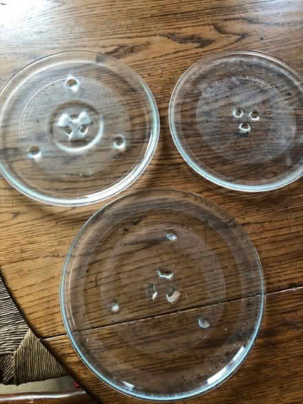Photo of free Microwave plates (Goldthorn Hill WV2) #1