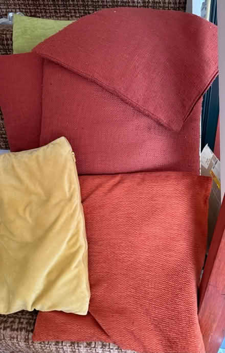 Photo of free Cushions x 6 (Croydon. CR2 9) #1