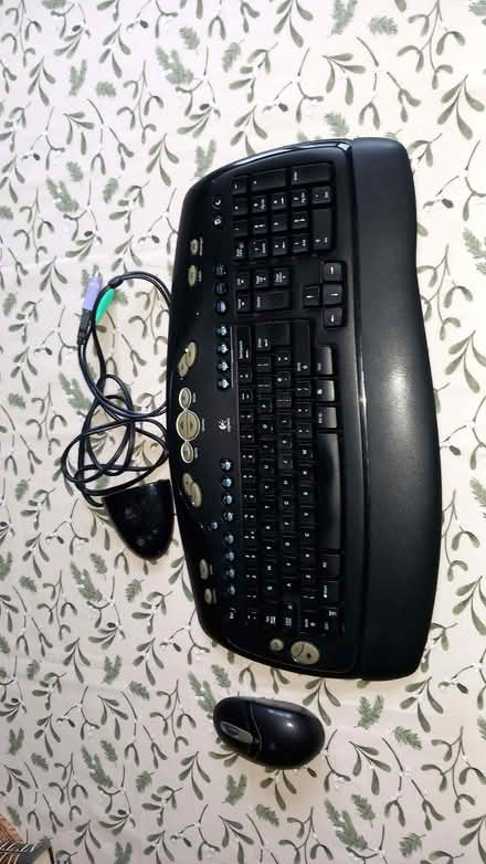 Photo of free Wireless Keyboard & mouse (Brownsover CV21) #1