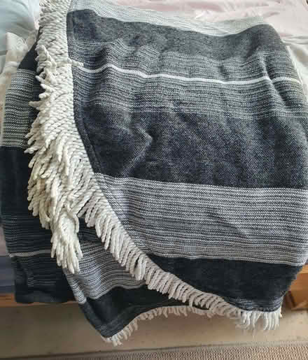 Photo of free Double bedspread (Upper Holloway N19) #1
