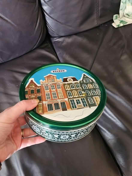 Photo of free 2 Metal cookie tins (Derry/WinstonChurch/Meadowvale) #1