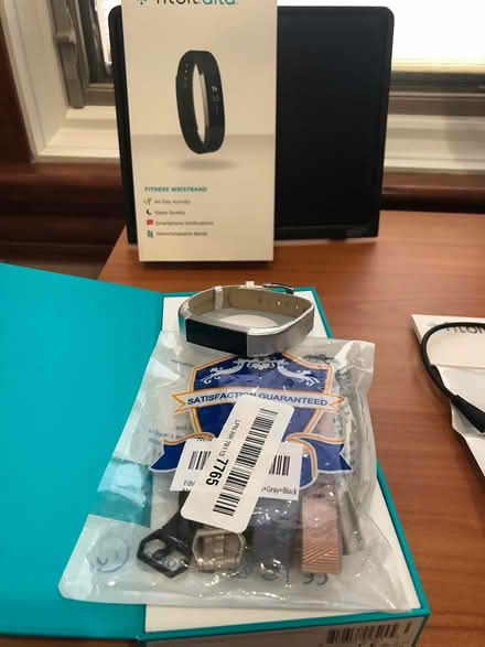 Photo of free Fitbit Alta with extra bands (Medinah) #2