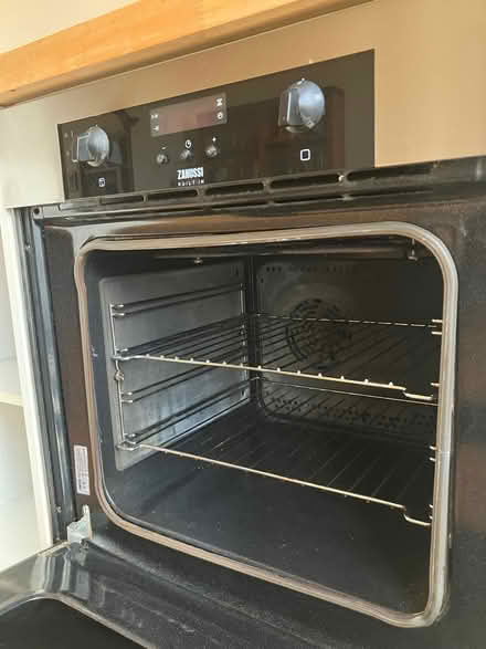 Photo of free Zanussi electric oven, old but clean and working fine (Wargrave RG10) #3