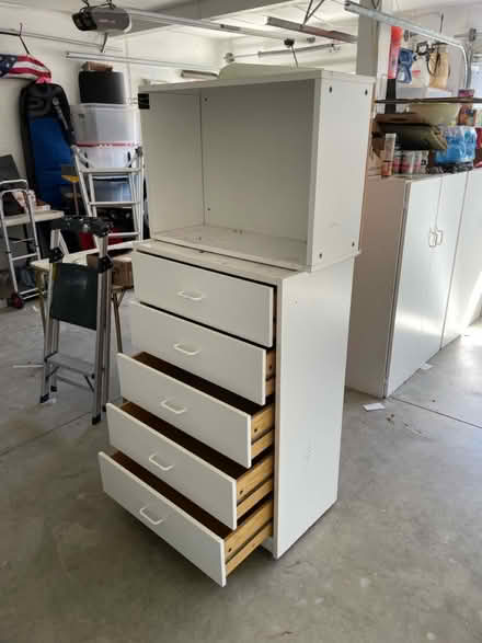 Photo of free 5 drawer Dresser (Cr. Valley & golden lantern) #2