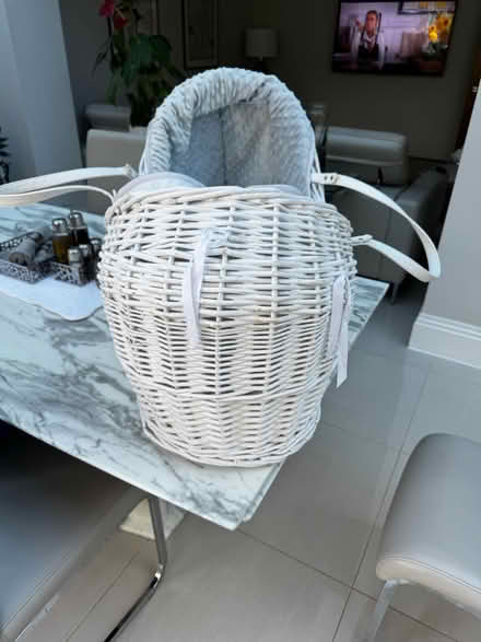 Photo of free White Wicker Moses basket (KT109ET) #2