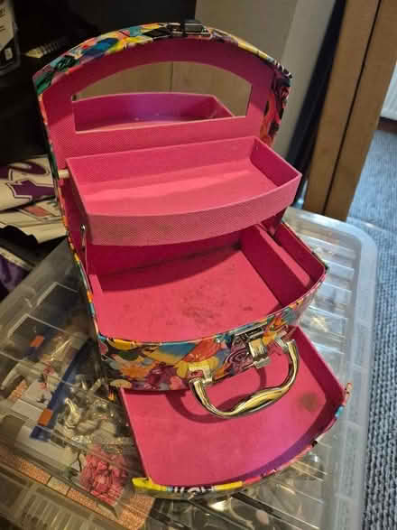 Photo of free Make-up box (Harley Shute TN38) #2
