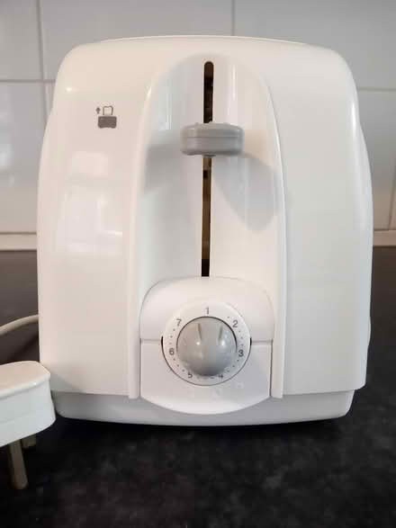 Photo of free 2 slice toaster (Darley. DE1) #2