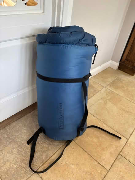 Photo of free Sleeping bag (double) (Walton-on-Thames KT12) #3
