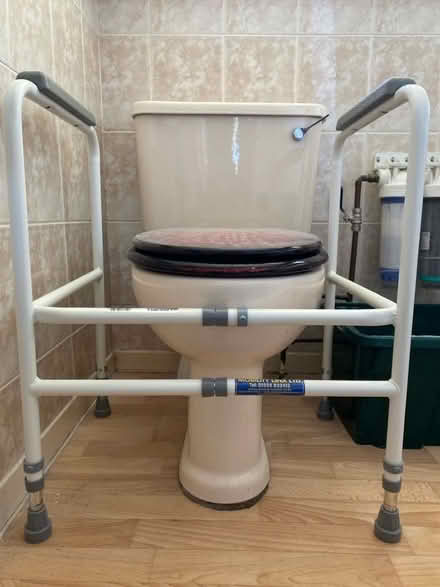 Photo of free toilet frame (Hala LA1) #1