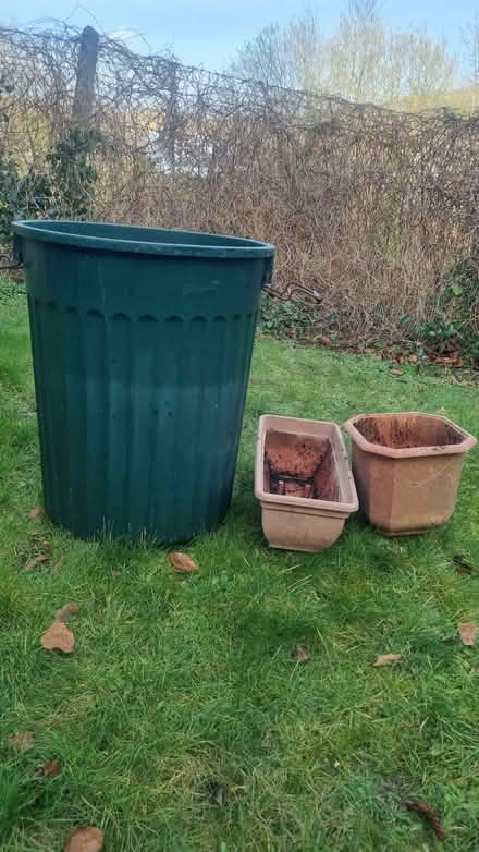Photo of free Bin & garden tubs. (Lewes BN7) #1