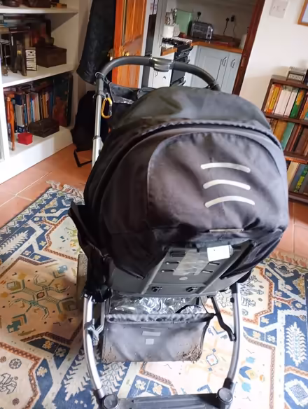 Photo of free Oyster travel system (HP13 Terriers near RGS) #2