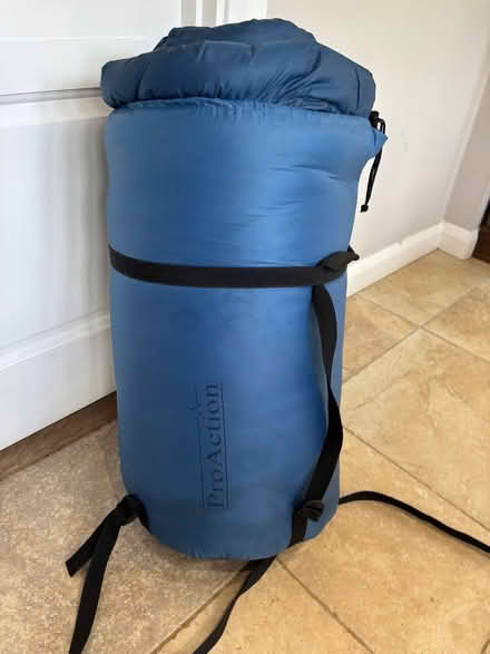 Photo of free Sleeping bag (double) (Walton-on-Thames KT12) #4